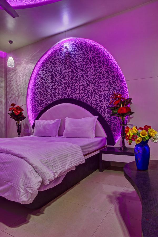 Hotel New Holiday Plaza Nashik Bagian luar foto